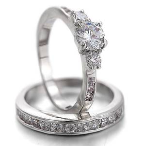 Bague solitaire en moissanite taille ronde sertie d'un demi-bague éternité en argent 925 original, bijou de fête raffiné et surprise - Product Image 2