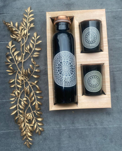 Ensemble de bouteilles d'eau en cuivre avec deux tasses, design martelé à la main, vaisselle portable pour usage domestique - Product Image 2