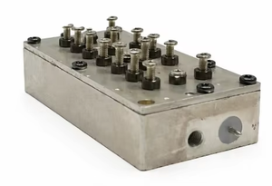Filtre passe-bande subminiature à cavité 3,5 GHz à faible perte d'insertion pour station de base 5G et système DAS - Product Image 2