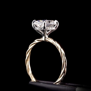 Anillo de compromiso con diamante cultivado en laboratorio de corte ovalado de 2.0 CT, oro amarillo macizo de 14K con tallo retorcido y halo oculto, anillo de boda para ella. - Product Image 2
