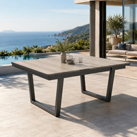 FLD2033 Table de salle à manger extérieure extensible en céramique imitation bois 160-200 cm, table de patio avec pieds en aluminium en forme de U pour hôtel, complexe hôtelier, restaurant