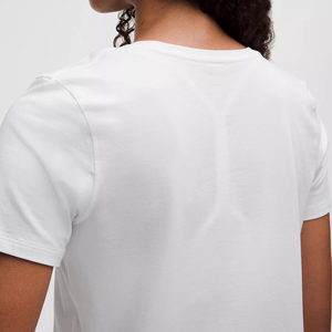 Camiseta de algodón 100% con cuello en V, control de cintura, ajuste regular, color liso, dobladillo curvo personalizado, de seda de leche, nueva colección de verano 2026 - Product Image 5