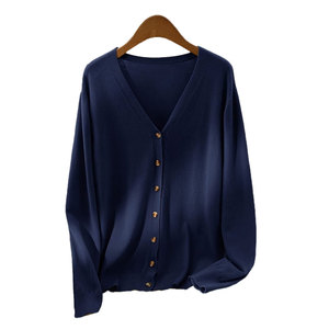 Ajoutez vos pulls personnalisés de haute qualité à col en V pour les logos de sororités/fraternités/écoles/collèges/universités, cardigans tricotés - Product Image 2