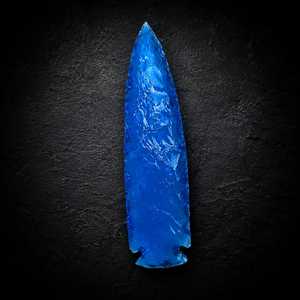 Escultura de Punta de Flecha de Obsidiana Azul al por Mayor, de 6 Pulgadas, Tallada a Mano, Gema Coleccionable con Patrón de Luna Creciente, Arte Folclórico - Product Image 3