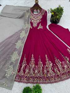 Vestido de Novia Estilo Pakistaní para Niñas con Blusa de Chifón Bordada con Lentejuelas 77203 - Product Image 5