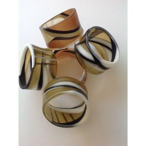 Bracelets en résine et en bois inspirés des textures naturelles, perles et assortiments de perles - Product Image 4