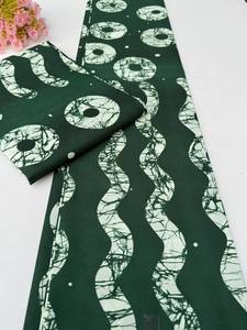 Tissu en coton imprimé africain multicolore brillant pour la couture et la production de vêtements au Mozambique - Product Image 6