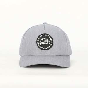 Casquette de baseball personnalisée pour homme, 5 panneaux, gris chiné, perforée au laser, avec logo en patch PVC caoutchouc, imperméable - Product Image 2