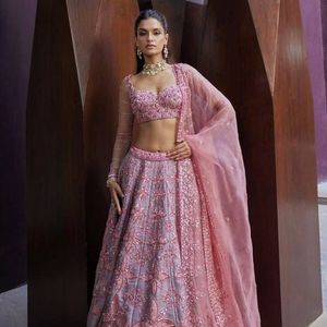 Lehenga Choli de seda tailandesa premium con lentejuelas, trabajo con hilo Dori y dupatta de red de diseño, ropa de fiesta, fabricante: Royal Export - Product Image 1