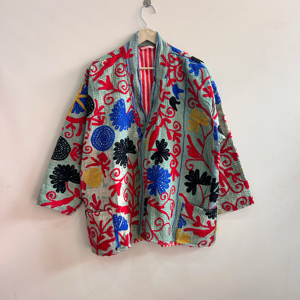 เสื้อแจ็คเก็ตปักมือซูซานีคุณภาพดีเยี่ยม แบบสั้น ผ้าควิลท์คันธา สไตล์วินเทจ ของขวัญสำหรับเธอ - Product Image 1