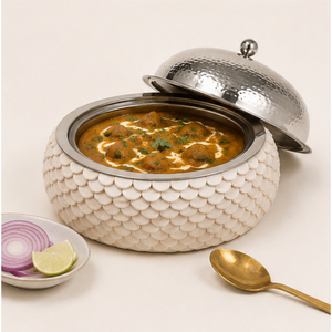 Casserole artisanale incrustée de nacre avec couvercle en acier inoxydable martelé, pot isotherme pour service hôtelier et mariage - Product Image 4