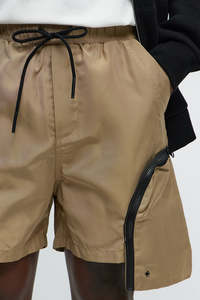 Shorts décontractés pour hommes en kaki avec poches zippées, taille mi-haute, fermeture élastique, tissu tissé à séchage rapide, design uni - Product Image 4