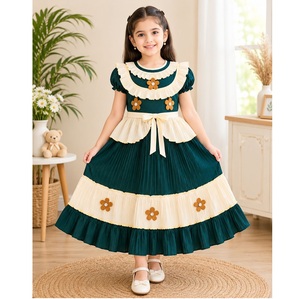 Ensemble haut et jupe en tissu Crave pour bébés filles, qualité export, doux, respirant, tenue tendance pour fêtes et usage quotidien, en vente - Product Image 1