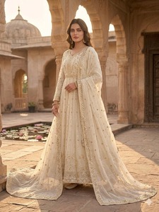 Robe ethnique indienne et pakistanaise en soie Fendy avec broderie de sequins, élégante, de créateur, pour mariages et fêtes, séchage rapide - Product Image 6