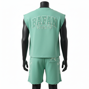 Ensemble court sans manches 100 % coton premium pour homme, en molleton de coton vert menthe, avec shorts athlétiques à bords bruts et logo personnalisé imprimé en relief - Product Image 2