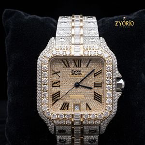 Reloj Cuadrado de Lujo con Incrustaciones de Diamantes, Acabado Dorado en Dos Tonos, Esfera con Números Romanos y Moissanita, Correa de Acero Inoxidable Miyota de 20 mm - Product Image 1