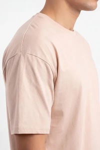 เสื้อยืดแขนสั้นสีแดงสำหรับผู้ชาย EVER GLOW ระบายอากาศได้ดี เป็นมิตรกับสิ่งแวดล้อม ผลิตจากวิสโคส/ผ้าฝ้าย  แบบลำลอง ถักทอสีพื้น  ด้านหน้าเรียบ สีดำ - Product Image 3