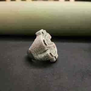 Anillo de Lujo con Diseño de Símbolo de Dólar y Cristales - Product Image 2