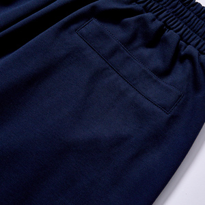 Shorts sportifs pour hommes, bleu, à blocs de couleur, taille élastique, respirants, en tissu satiné, mi-taille, longueur courte, en matériau tissé - Product Image 5