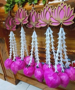 Exquisitas Guirnaldas Decorativas Indias Tradicionales de Flores de Loto Rosa, Hechas a Mano, con Ramilletes Artificiales de Jazmín y Mogra - Product Image 1