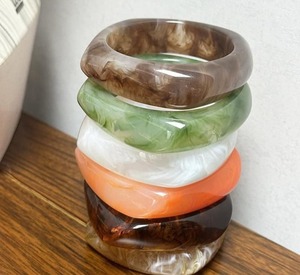 Bracelet carré géométrique tendance pour femme, étanche, texture marbre, en résine colorée – Meilleure vente - Product Image 3