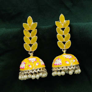 Pendientes de Araña Florales Premium JeweleMarket, Elegantes Jhumka con Cuentas para la Moda Femenina - Product Image 1