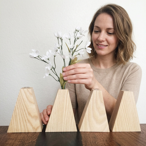 Moderno y Lujoso Florero de Pared de Bambú y Madera Enrollado para Decoración del Hogar - Product Image 1
