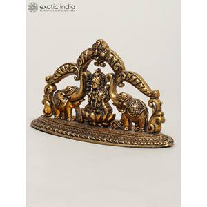 Petite statue en laiton Gajalakshmi superfine de 3 pouces avec arc de Kirtimukha Sculpture Premium fabriquée en Inde - Product Image 4