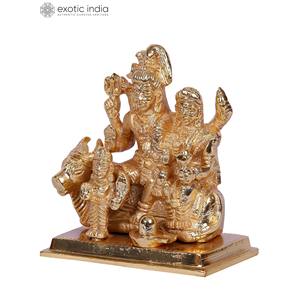 Petite famille Shiva de 4 pouces assise sur une sculpture en laiton plaqué or Nandi pour la maison, le temple et les cadeaux Fabriqué en Inde - Product Image 3