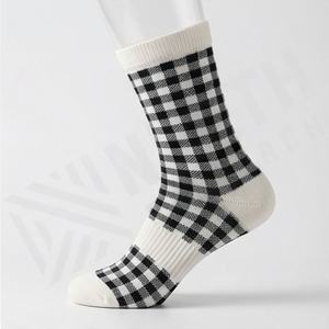 ถุงเท้ากีฬาซับเหงื่อ ระบายอากาศได้ดี ขนาดใหญ่พิเศษ สำหรับวิ่ง ออกกำลังกาย ยิม ทนทาน บุหนานุ่ม สีสันปรับแต่งได้ - Product Image 3