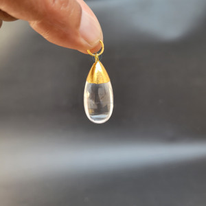 Colgante de piedras preciosas naturales de cuarzo transparente de calidad superior Vintage tallado gota bala joyería de moda de forma ovalada para fiesta al por mayor - Product Image 4