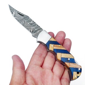 มีดพับเหล็กดามัสกัส ด้ามไม้มะกอกและไม้พัคก้า พร้อมปลอกมีด พกพาสะดวก ใช้สำหรับล่าสัตว์ ตั้งแคมป์ มีดสั่งทำพิเศษ OEM - Product Image 3