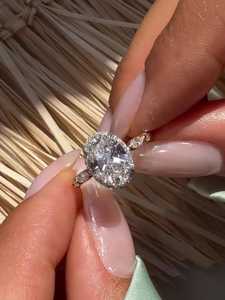 แหวนหมั้นเพชรทรงรี 3 กะรัต เพชรเลี้ยงในห้องปฏิบัติการ ตัวเรือนทองคำแท้ 14K สองสี ประดับด้วยวงแหวนแบบซ่อน ราคาโรงงาน - Product Image 1