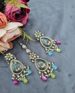 Ensemble de bijoux ethniques traditionnels de luxe en forme de poire, collier Kundan avec boucles d'oreilles et mangtika, pour les occasions spéciales - Product Image 6
