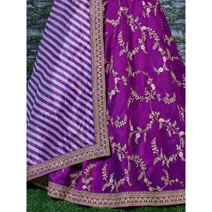 Merveilleuse robe de mariée brodée lehenga choli violette - Product Image 2