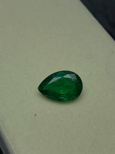 Piedra preciosa de esmeralda natural, corte esmeralda, verde intenso, forma de pera, facetada, suelta, para la elaboración de joyas. - Product Image 4
