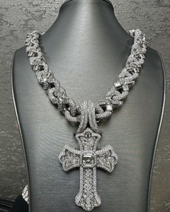 Pendentif Croix Luxe Sertie de Moissanite Or Massif 18K Taille Asscher, Breloque Chrétienne Religieuse Unisexe, Bijou Hip Hop - Product Image 3