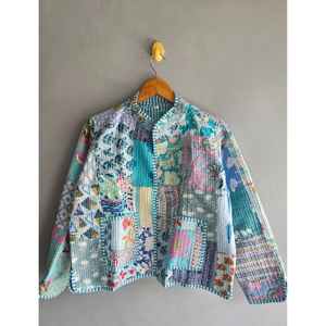 Veste matelassée patchwork réversible, manteau patchwork, vêtement d'extérieur en tricot floral pour femme, cadeau d'hiver pour elle - Product Image 1