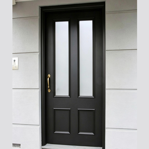 Puerta de entrada moderna de material compuesto negro con paneles de vidrio esmerilado y manija de latón para uso exterior GA-05G - Product Image 1