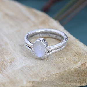 Bague ovale en pierre de lune arc-en-ciel naturelle, argent sterling 925, double bande, pierre de naissance de juin, bijoux faits à la main - Product Image 6