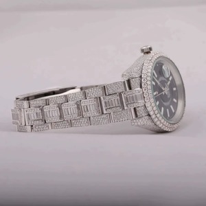 Montre de luxe unisexe en acier inoxydable avec boîtier rond, cadran analogique, verre saphir, fermoir déployant, mouvement à quartz, 41 mm - Product Image 4