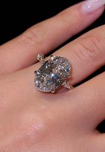 แหวนหมั้นเพชรโมอิสซาไนต์ทรงรีประดับเพชรเม็ดเล็กทรงมาร์คีส์ ทอง 14k แหวนแบบวงแหวนซ่อน ของขวัญสำหรับเธอ แหวนวันครบรอบ ของขวัญสำหรับเธอ - Product Image 2