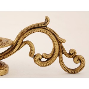 Lámpara Pooja de latón de 3 pulgadas hecha a mano con mango Artículo de decoración del hogar hindú Hecho en India - Product Image 1