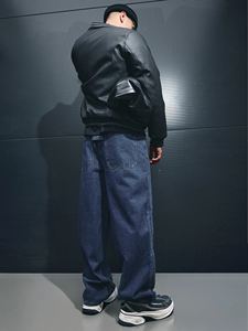 Vaqueros anchos de mezclilla para hombre con bolsillos de parche utilitarios – Jeans azules de corte holgado estilo casual urbano al por mayor personalizados - Product Image 3