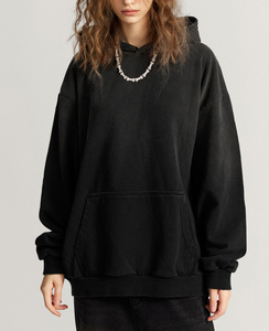 Sweat à capuche unisexe premium en tissu lourd, effet délavé, style streetwear vieilli, fabrication sur mesure et finition vintage. - Product Image 4