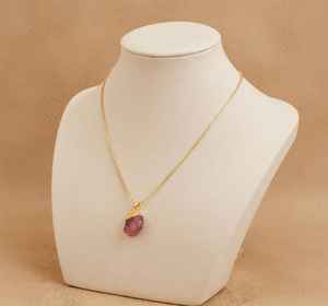Collar con Colgante de Rubí Rosa Natural en Bruto, Cadena de Tungsteno, Joyería de Cristal Curativo para Fiestas - Product Image 1