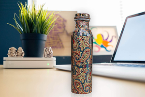 Bouteille d'eau en cuivre écologique moderne pour la salle de sport, les voyages, l'école, la maison et le bureau (1 litre) - Product Image 4