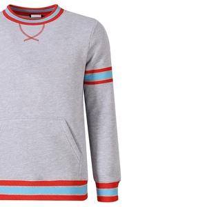 Sweat-shirt gris pour homme de la Fraternité, coupe classique, col rond, en coton tricoté, style décontracté avec bordure rayée rouge et bleue - Product Image 5
