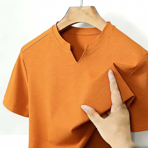 เสื้อยืดคอกว้างแขนสั้นผู้ชาย สีพื้น ผ้าถัก ทรงปกติ ระบายอากาศได้ดี สไตล์ลำลอง ผ้าฝ้าย 100% - Product Image 4