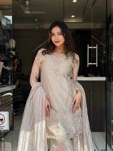 Ensemble TOP PLAZZO en soie tissée avec broderie de sequins et dupatta - Product Image 2